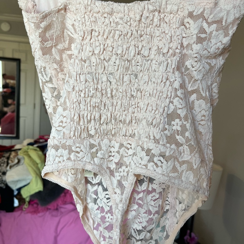 NWT Free People Lace Keyhole Bodysuit in Blush - Picture 3 of 7